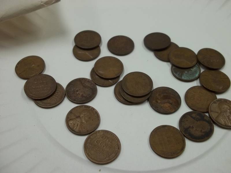 lot 27 image: 25 1917 Pennies