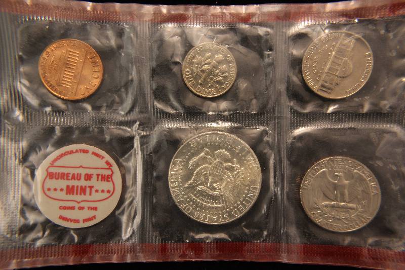 1970-D US MINT SET IN ORIGINAL GOVT SEALED CELLOPHANE