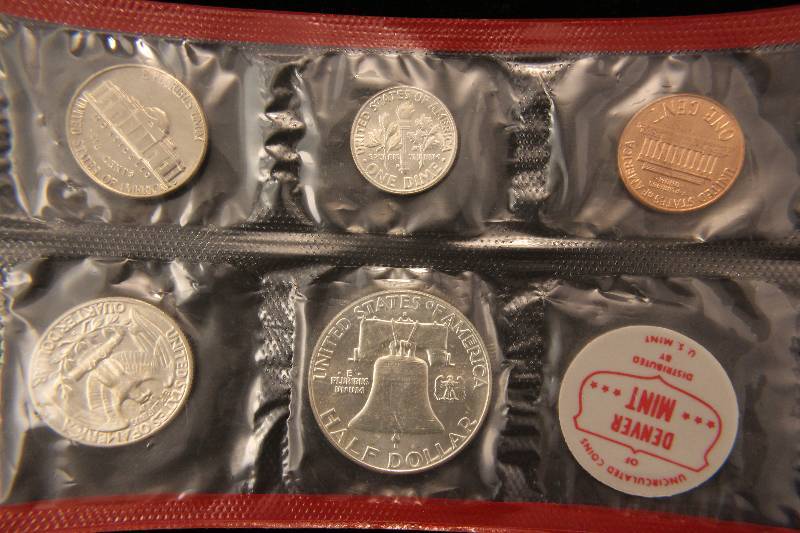 1962-D US MINT SET IN ORIGINAL GOVT SEALED CELLOPHANE