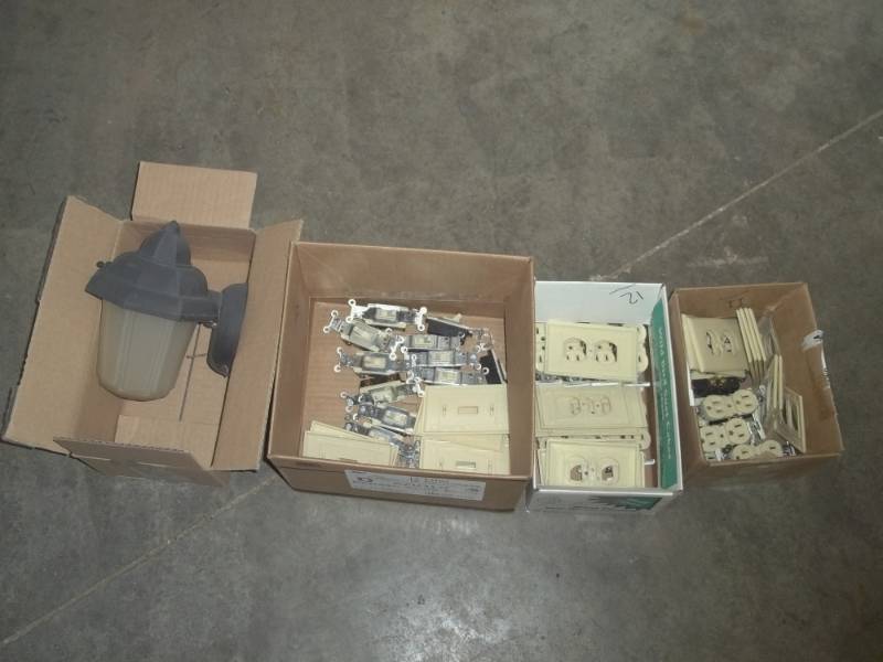 lot 1 image: Light switches, Plug ins, cover plates and outdoor light