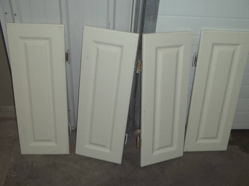 lot 9 image: 4 cabinet doors 11 x 29