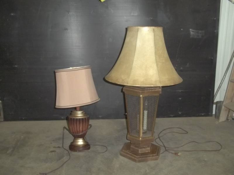lot 15 image: Pair of lamps, brown