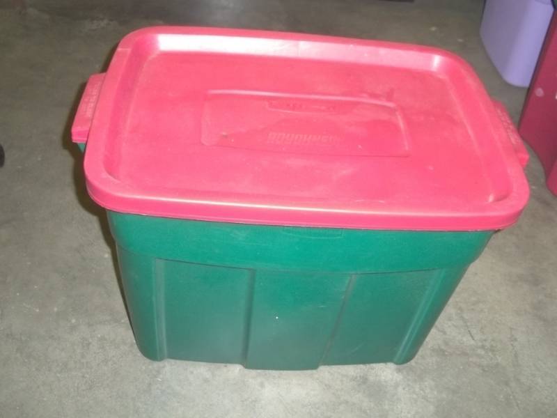 lot 34 image: Green Tote with Christmas Dcor
