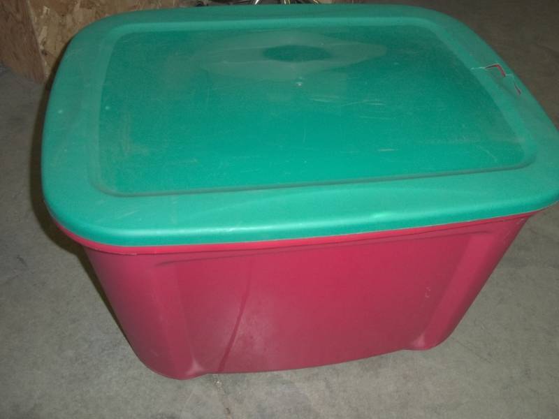 lot 41 image: Red Tote with Christmas Dcor