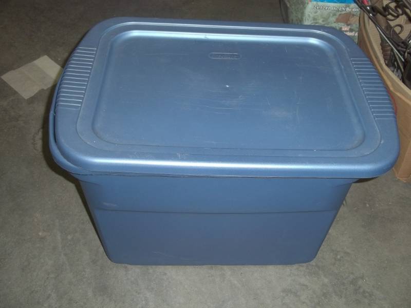 lot 50 image: Blue Tote with Candle making supplies