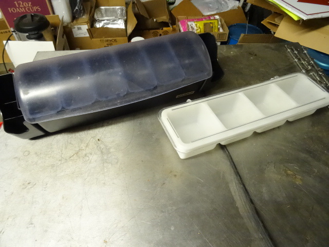 lot 6 image: 2 condiment dispensers with lids