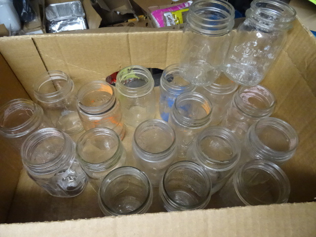 lot 8 image: 18 canning jars
