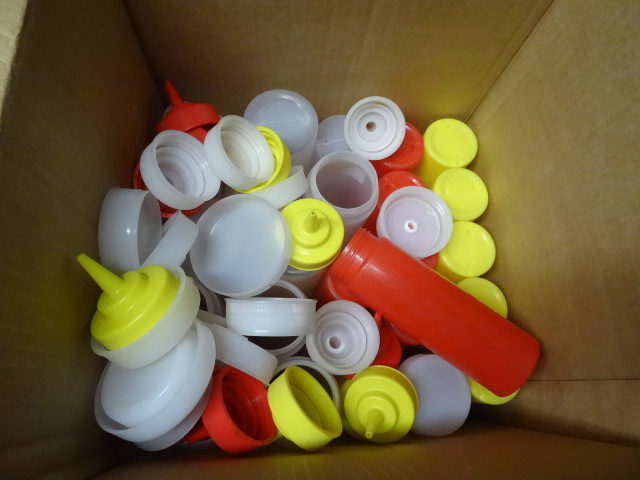 lot 19 image: Condiment dispensers