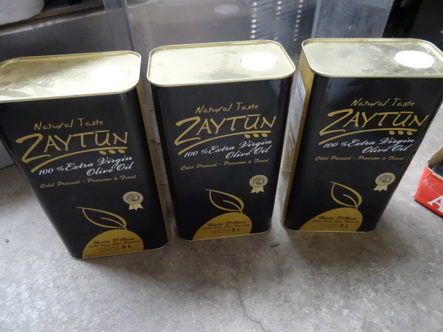 lot 27 image: 9 LT of extra virgin olive oil.