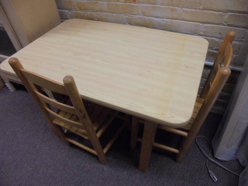 lot 9 image: Solid Childs Table & 2 Chairs, 23x36x4