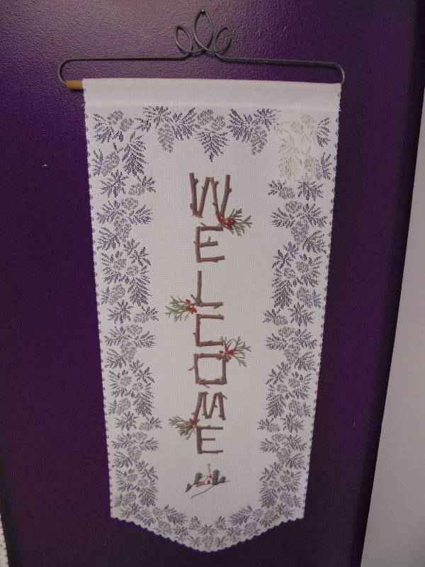 lot 11 image: Heritage Lace Welcome Wall Hanging, New, White, 30x13