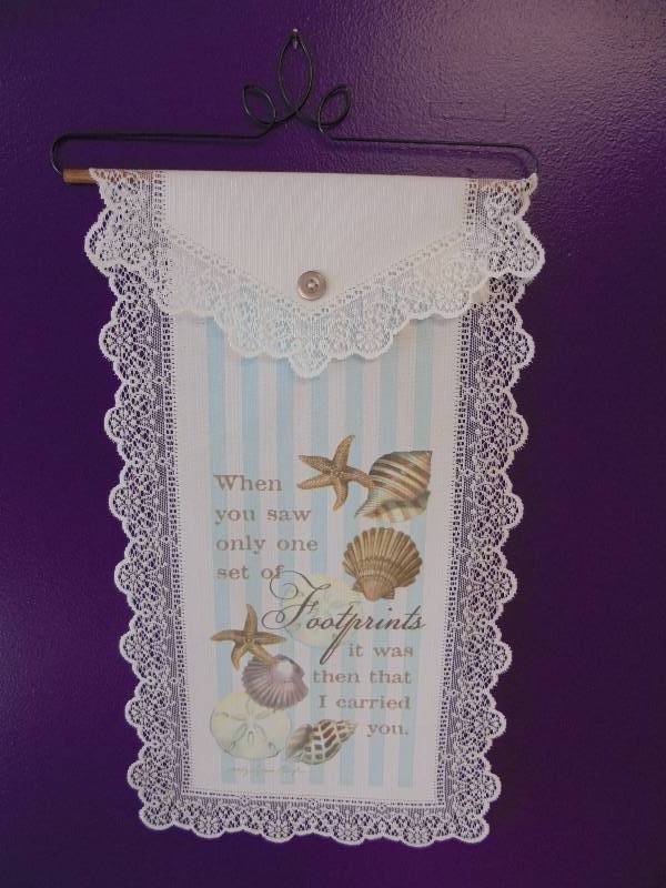 lot 15 image: Heritage Lace Footprints Wall Hanging, New, Ecru, 23x12