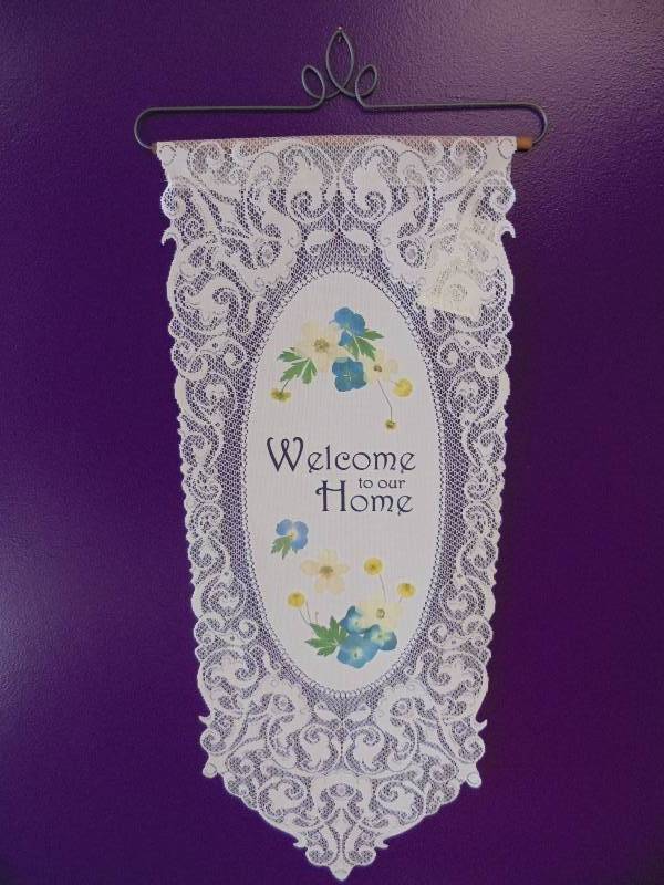 lot 22 image: Heritage Lace Welcome to Our Home Wall Hanging, New, Ecru, 33x13
