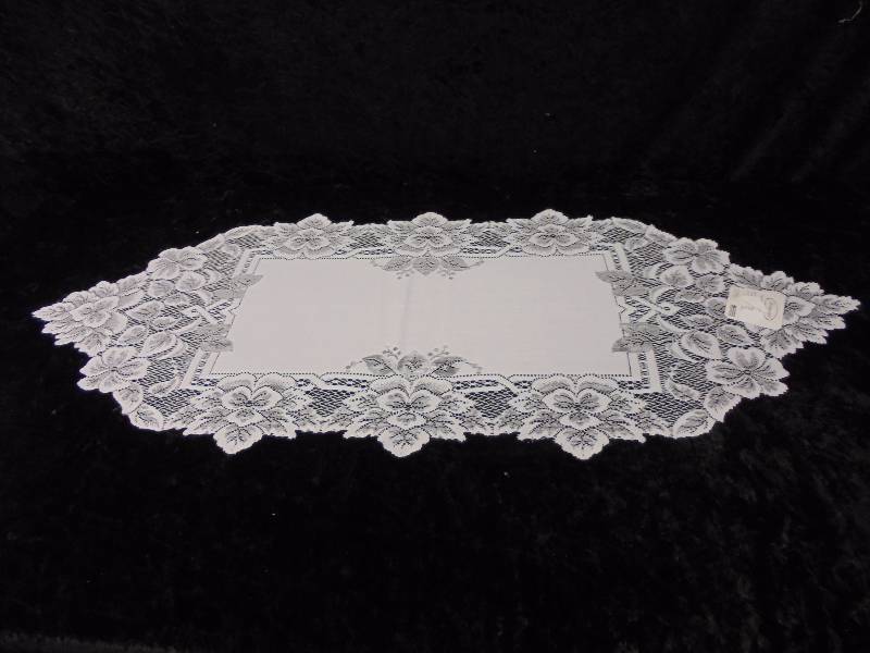 lot 26 image: Heritage Lace Lot New Heirloom White Runners, 14x44