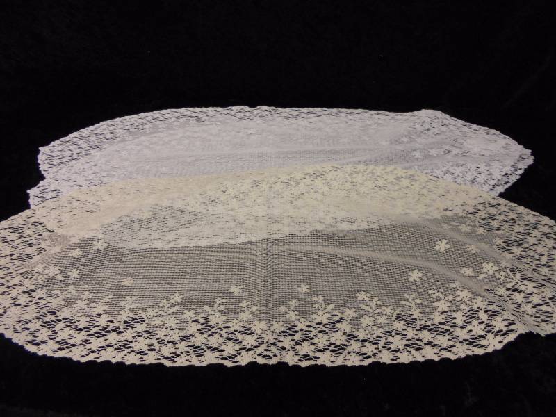 lot 30 image: Heritage Lace Lot New Blossom Runners, White & Ecru, 12x30