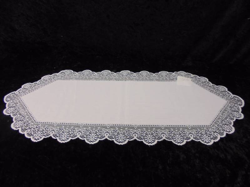 lot 32 image: Heritage Lace New Runner, White, 14x30,