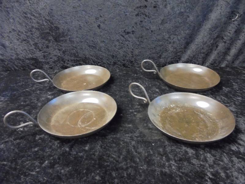 lot 40 image: Lot - New Iron Candle Pans, 7.5round w.Handles