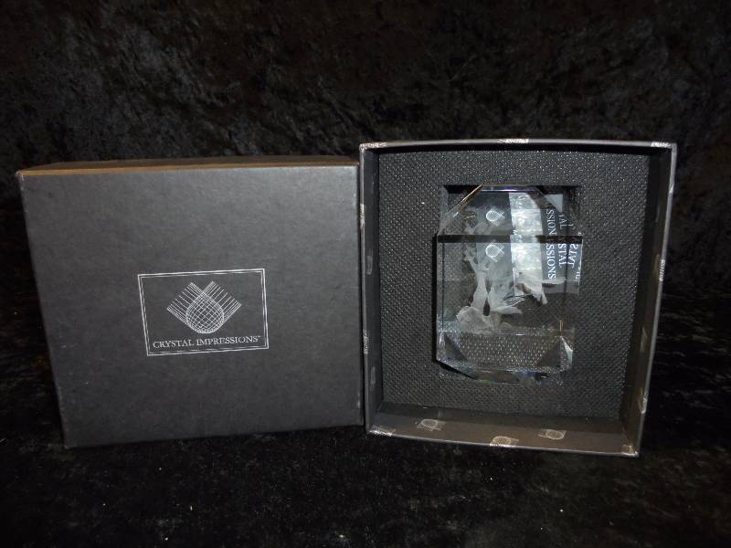 lot 41 image: New Crystal Impressions Hummingbird, 4x2.5, in Box, Made in Israel