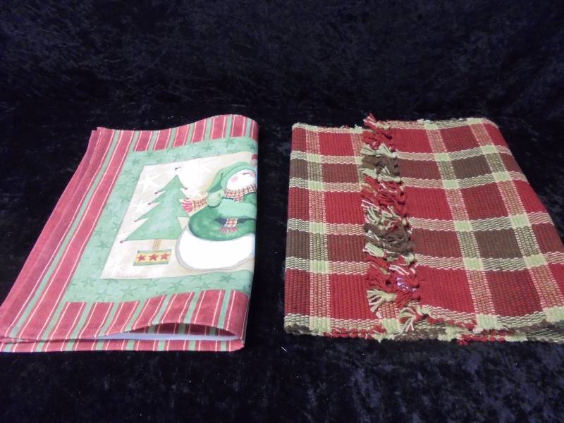 lot 53 image: Park Designs New Cedar Falls Runner, 13x36 & Santa My Friend Placemats