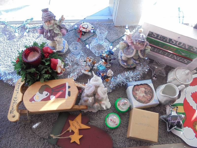 lot 65 image: Large Lot of Misc Christmas Items