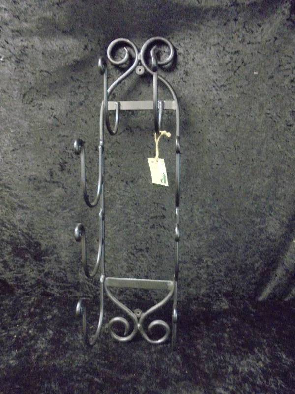 lot 72 image: Park Designs New Metal BathTowel Holder, 27high