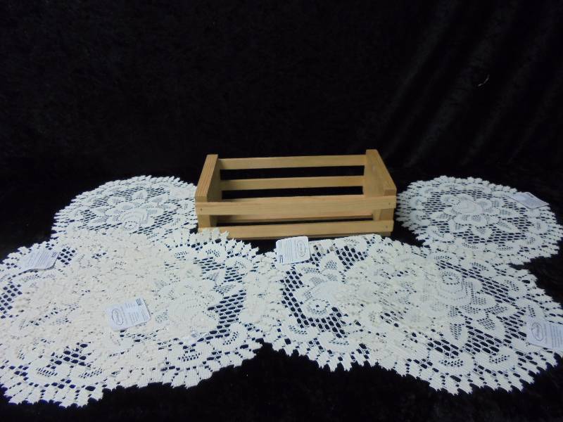 lot 93 image: Heritage Lace, New Rose 12 round, Ecru