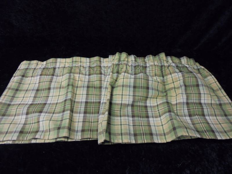 lot 111 image: Park Designs Valances - Green Plaid