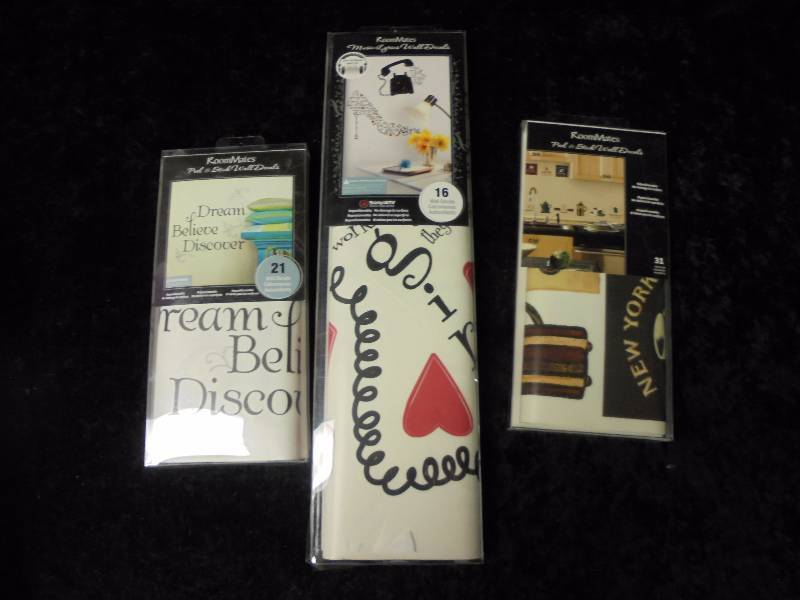 lot 117 image: Lot - Room Mates Peel & Stick - GirlsCafDream, New