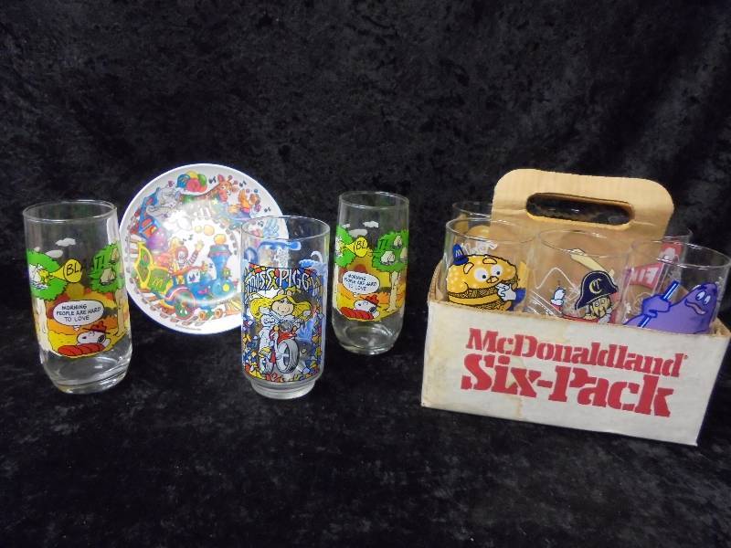 lot 129 image: Lot - Vintage McDonald Character Glasses