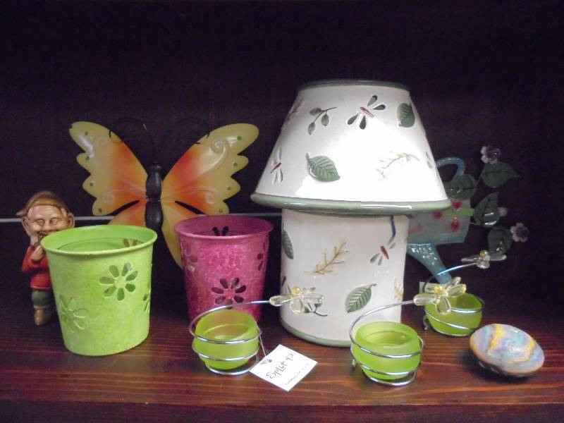 lot 130 image: Lot - Misc Garden Decorations