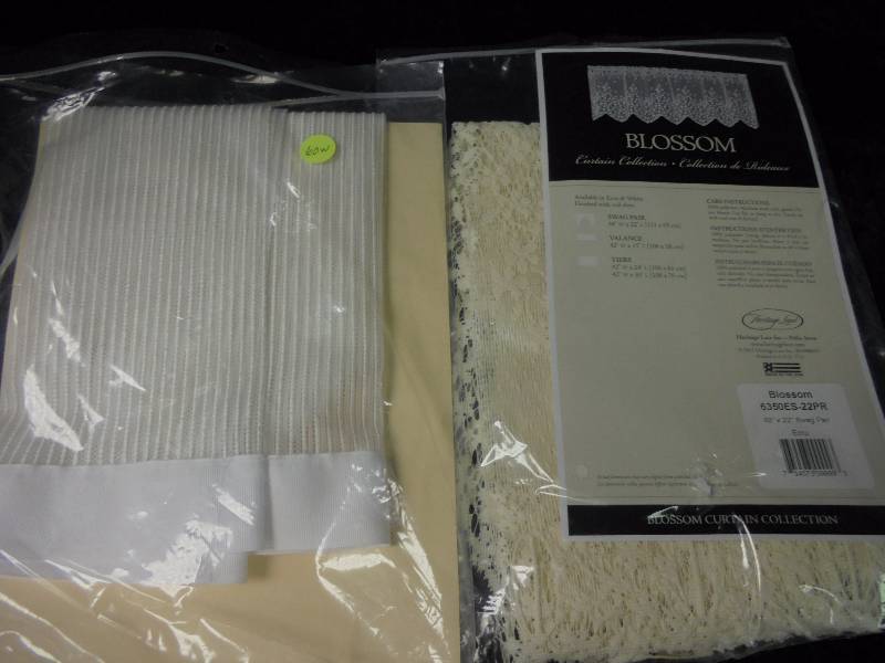 lot 139 image: Lot - Misc Lace Valances & Curtains
