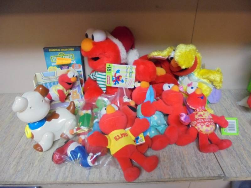 lot 164 image: Lot - Elmos & Sesame Street Toys