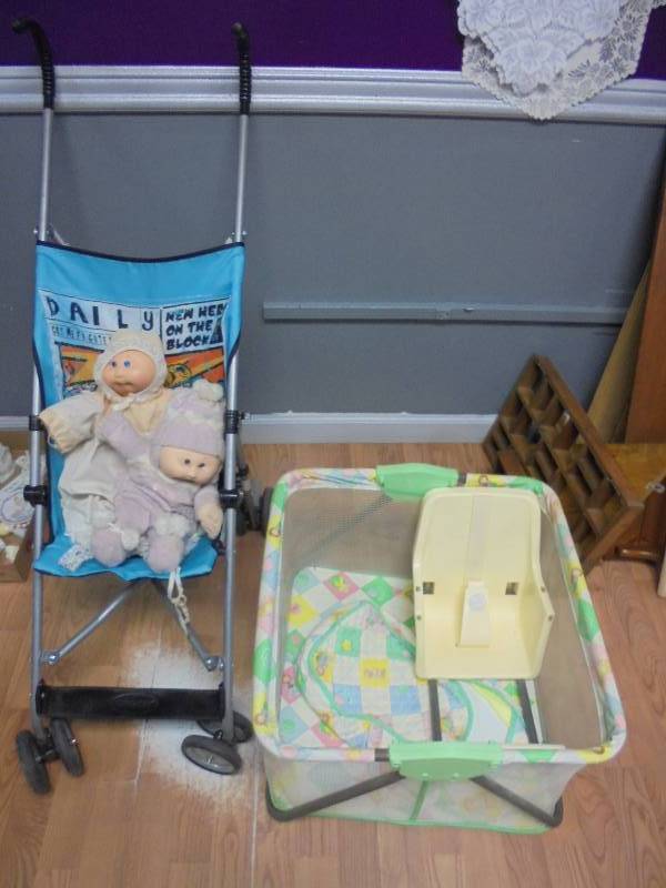 lot 170 image: Lot - Cabbage Patch Dolls, Cabbage Patch Playpen, etc