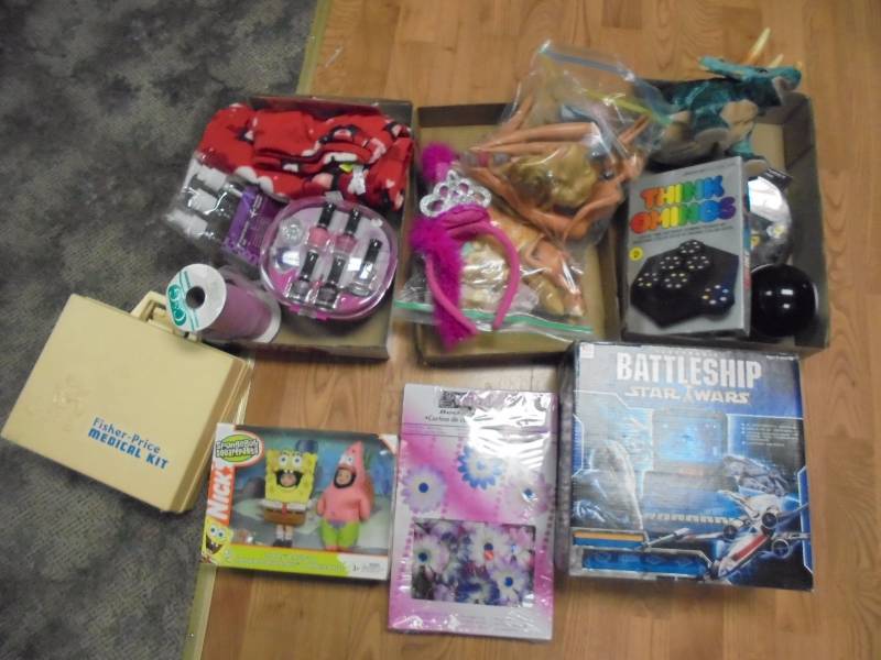 lot 175 image: Lot - Misc Toys