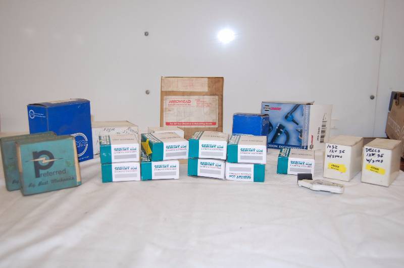lot 32 image: Assorted Electronic Parts