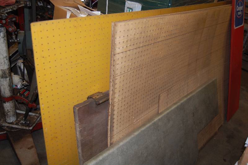 lot 112 image: Pegboard, Countertop, and Double Hinged Door