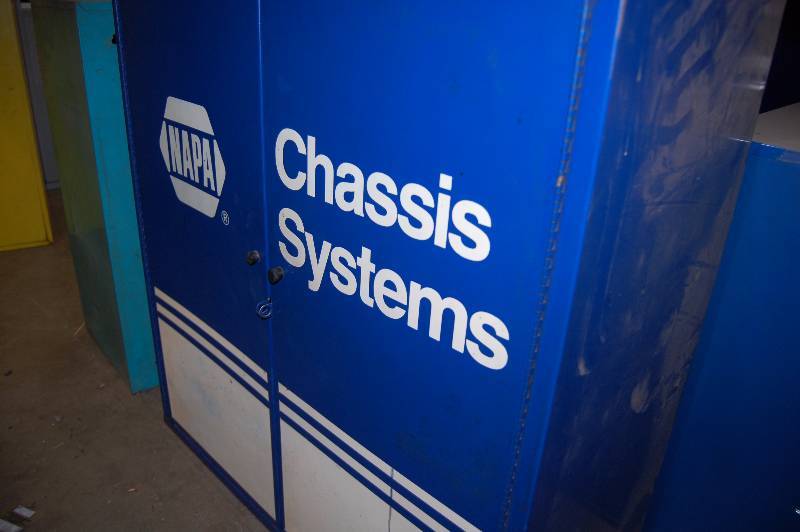 lot 121 image: Steel NAPA Chassis Systems Cabinet