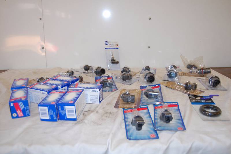 lot 150 image: Headlight Bulbs