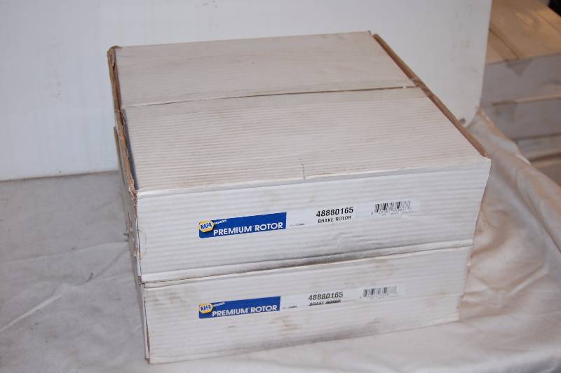 lot 183 image: 2 NAPA  Brake Rotors