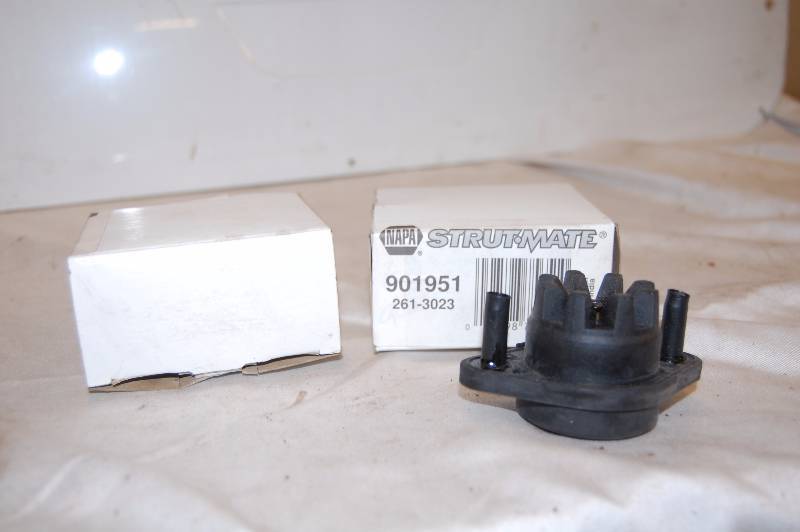 lot 206 image: Strut Mounts