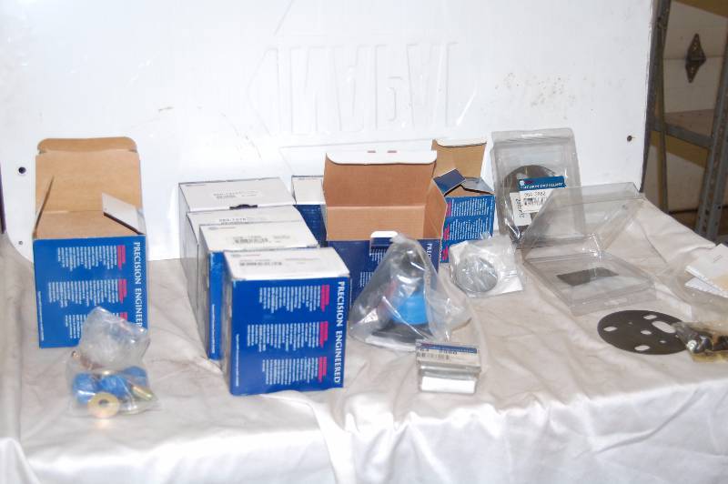 lot 255 image: NAPA Directional Ball Joints and Alignment Parts
