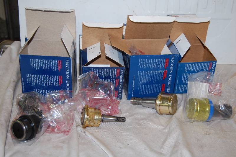 lot 256 image: NAPA Directional Ball Joints and Alignment Parts