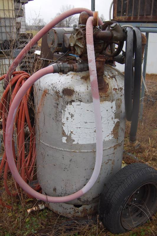 lot 263 image: Large Pump and Holding Tank