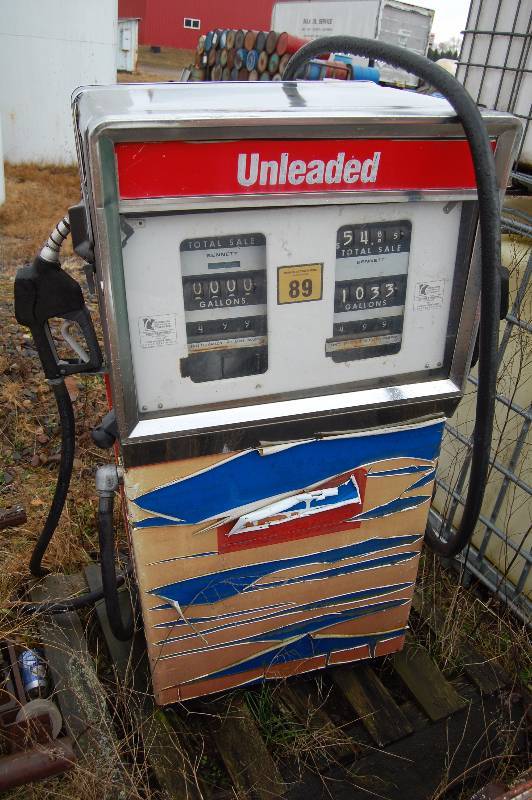 lot 272 image: Vintage Spur Gasoline Pump