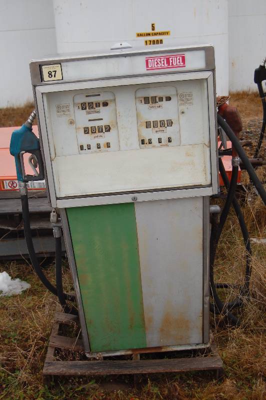 lot 273 image: Vintage Gasoline Pump