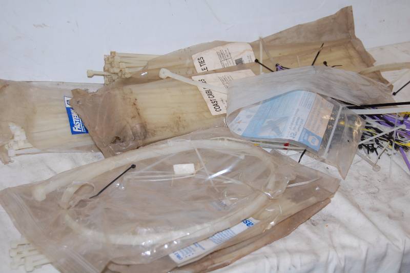 lot 298 image: Zip Ties