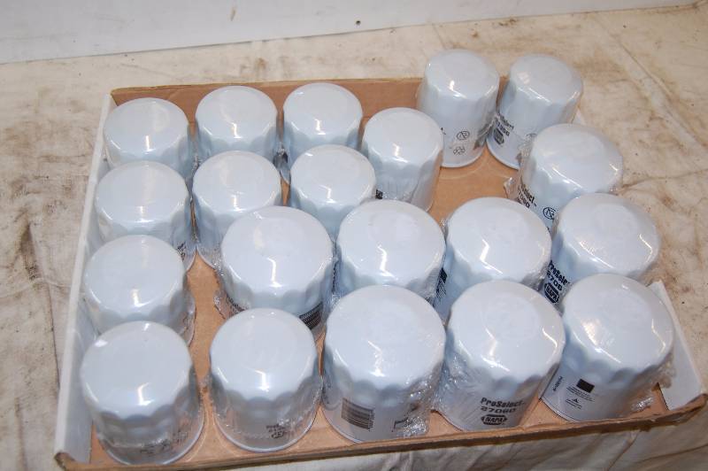 lot 321 image: Oil Filters