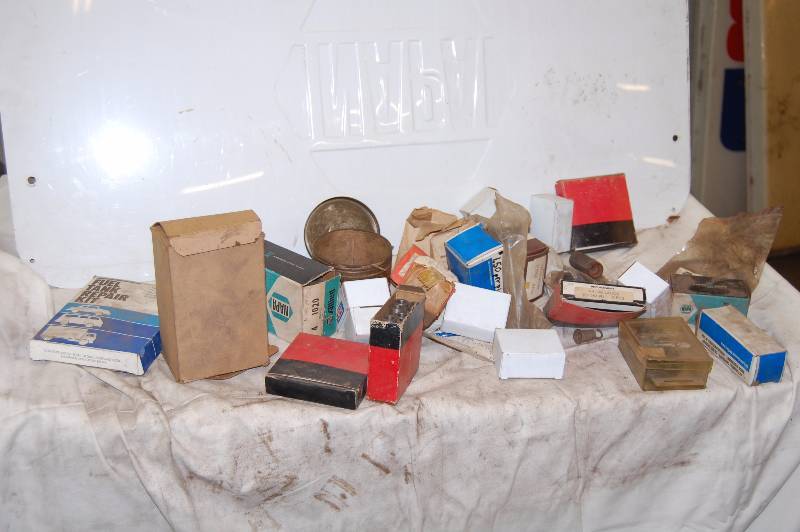 lot 325 image: Rod Bearing,  Valve Guides and More