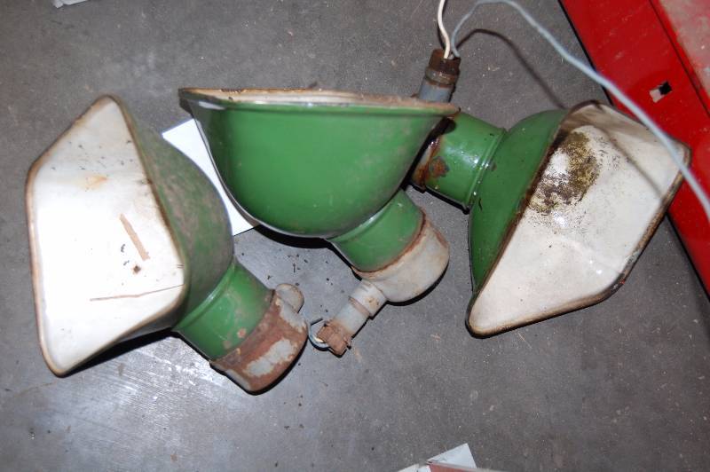 lot 326 image: Vintage Light Fixtures