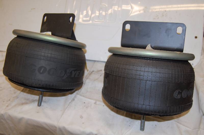 lot 362 image: Suspension Airbags